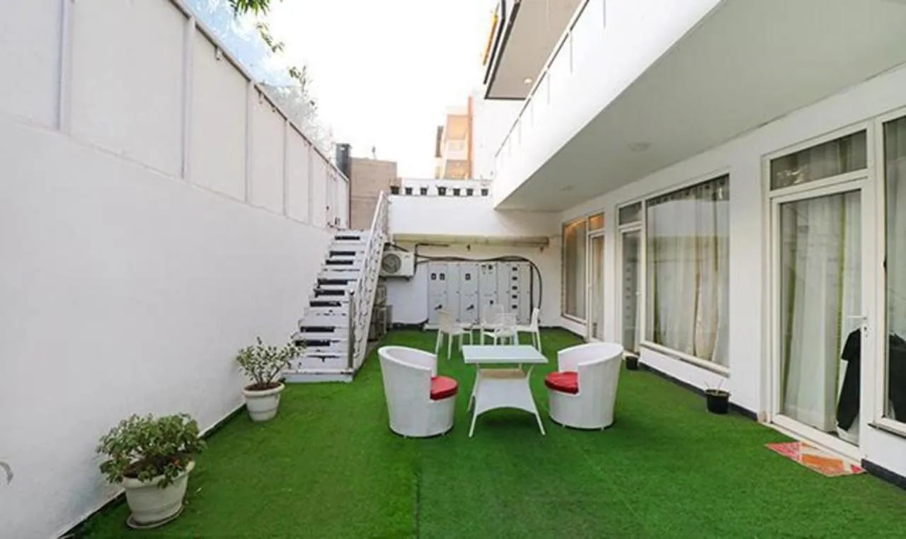 Open Sitting Fabhotel The Royal Oak